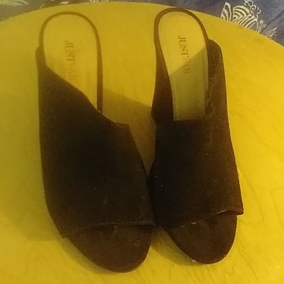 Shoes 6 1/2 to7 1/2 - Picture 5 of 5